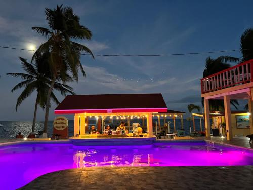 Nhà hàng, Tropical Paradise in Caye Caulker