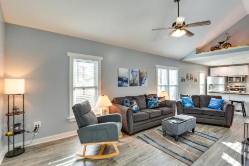 Charming Missouri Home Less Than 1 Mi to Katy Trail! in Pleasant Hill, USA