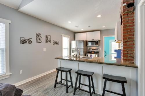 Charming Missouri Home Less Than 1 Mi to Katy Trail! in Pleasant Hill, USA