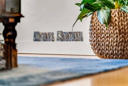 The Blue Serif - 1bd, 1 bth cozy dig in Milwaukee, USA