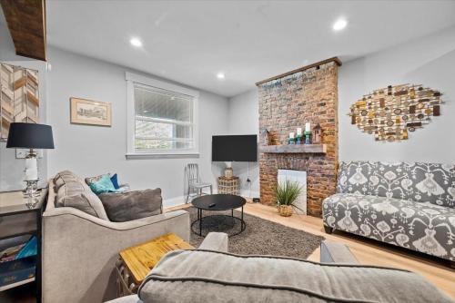 Sophisticated Elegance in Pghs Most Scenic Locale in Pittsburgh, USA