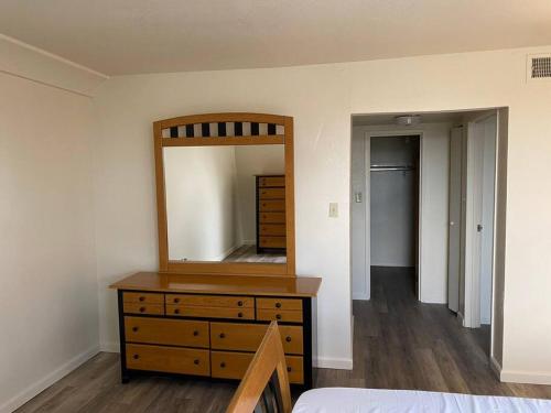 One Bedroom Executive Condo Close to UNR and TMCC - Apartment - Reno