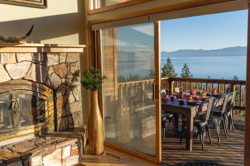 Sierra Lake View at Rubicon by Tahoe Getaways - 3 BR, Panoramic Lake Views, Private Hot Tub & Privat in Meeks Bay (CA)