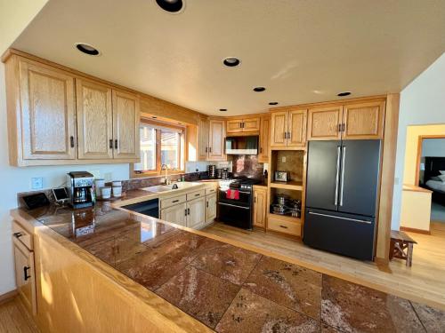 Sierra Lake View at Rubicon by Tahoe Getaways - 3 BR, Panoramic Lake Views, Private Hot Tub & Privat in Meeks Bay (CA)
