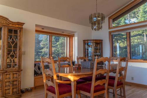 Sierra Lake View at Rubicon by Tahoe Getaways - 3 BR, Panoramic Lake Views, Private Hot Tub & Privat in Meeks Bay (CA)