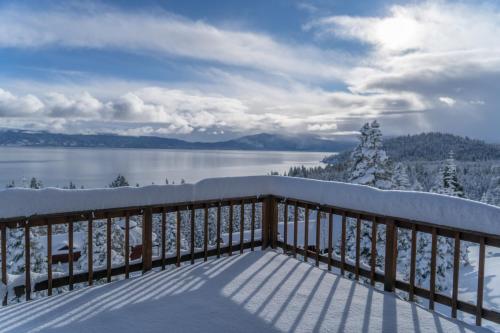 Sierra Lake View at Rubicon by Tahoe Getaways - 3 BR, Panoramic Lake Views, Private Hot Tub & Privat in Meeks Bay (CA)