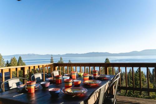 Sierra Lake View at Rubicon by Tahoe Getaways - 3 BR, Panoramic Lake Views, Private Hot Tub & Privat in Meeks Bay (CA)