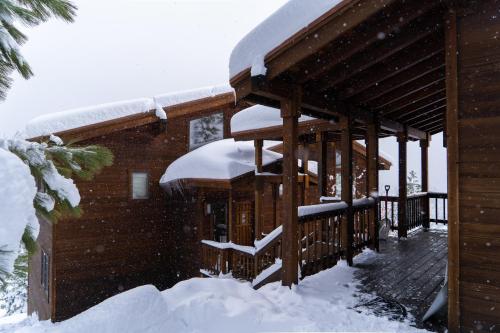 Sierra Lake View at Rubicon by Tahoe Getaways - 3 BR, Panoramic Lake Views, Private Hot Tub & Privat in Meeks Bay (CA)