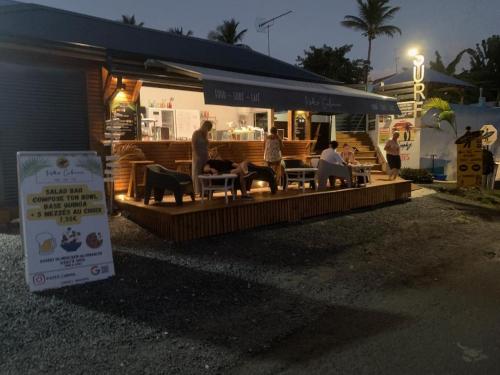 Restaurant, Surf camp kokoplaj, A 150m de la Plage et du Spot de Surf in Berard