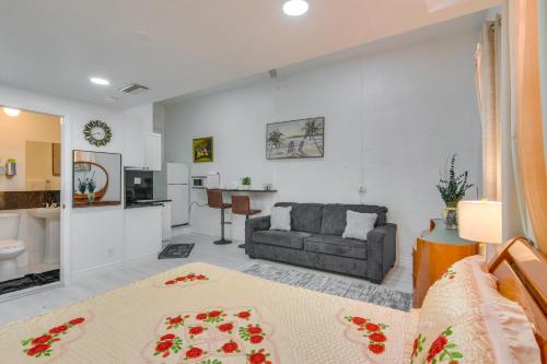 Miami Gardens Studio with Patio 12 Mi to Ocean! in Miami Gardens, USA