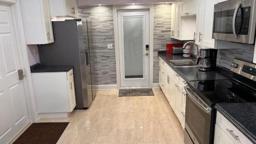 Konyha, Billy's Resort- Men Only - Solo Hombres in Wilton Manors