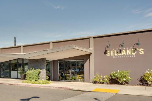 1 Mi to Downtown Sacramento WFH-Friendly Studio!