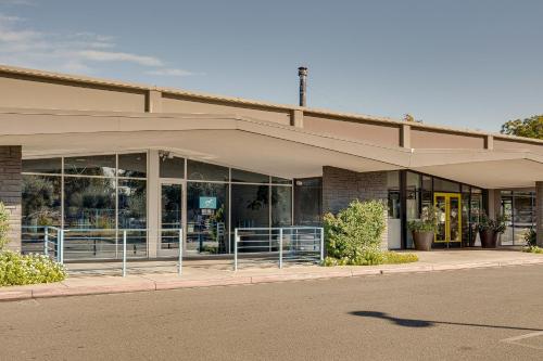 1 Mi to Downtown Sacramento WFH-Friendly Studio!