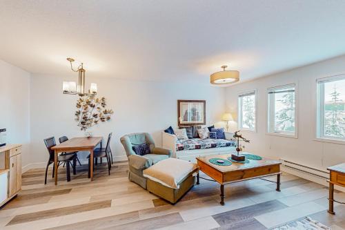 SnowCrest Village, Unit 5B in Big White, Canada