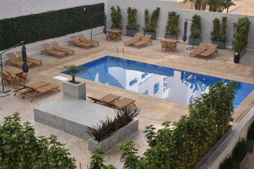 Modern 2BR - Pool, Gym, Private Parking & Family Comfort, Kenitra
