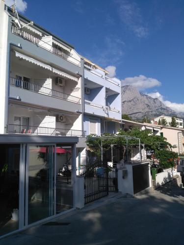  Apartments with a parking space Baska Voda, Makarska - 16517 in Baška Voda