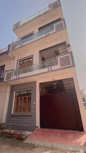 Dış Görünüm, Dreams Stay in Lucknow