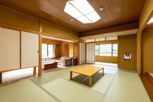 Suite Twin Room with Tatami Area - Smoking