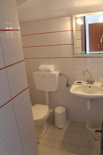 Studio with Sea View (2 Adults) image 9