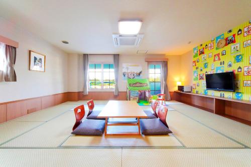 Cottage - Japanese-Style Family Room - Shower Only