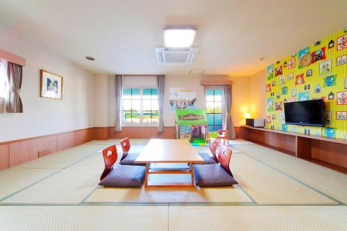 room detail thumbnail 2