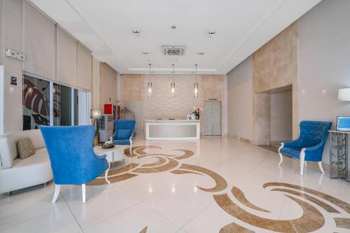 Tess and Tesha Condotel