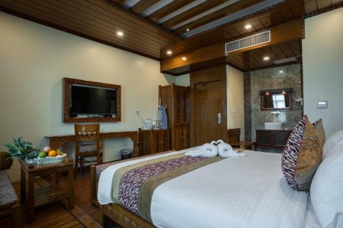 Deluxe Double Room image 3