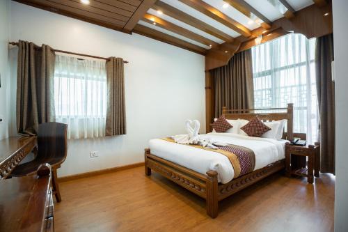 Deluxe Double Room image 2
