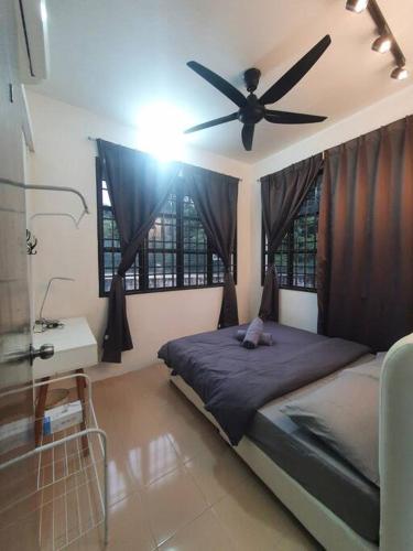 3 Storey Bangalow near Spice Arena & Queensbay Mall