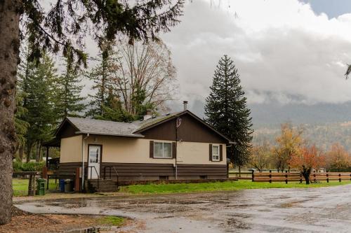 Farm House - L&S Farms in Chilliwack, Canada