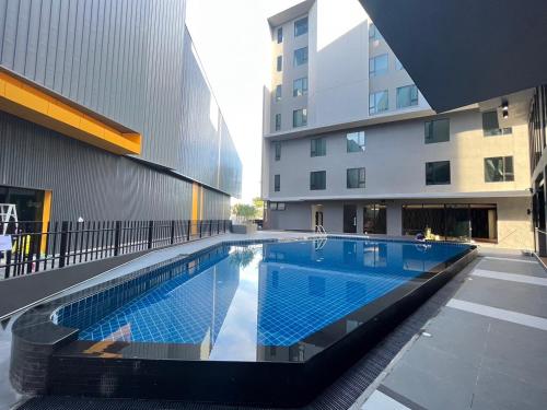 Swimming pool, 9D City & 9D Express Hotel in Amphur Muang