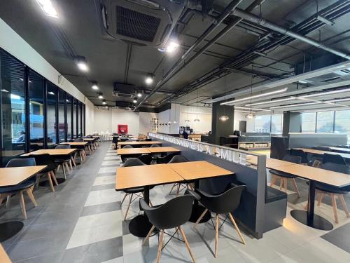 Restaurant, 9D City & 9D Express Hotel in Amphur Muang