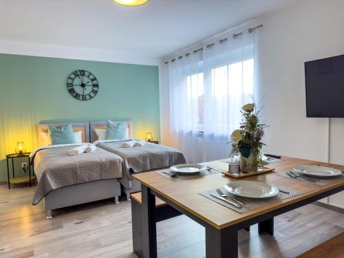 ImmoStay #6 - Ferienhaus mit 2 Ferienwohnungen für 8 Personen - WiFi, TV