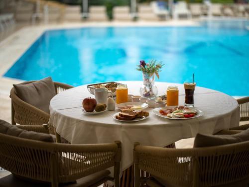 Dracos Hotel - image 6