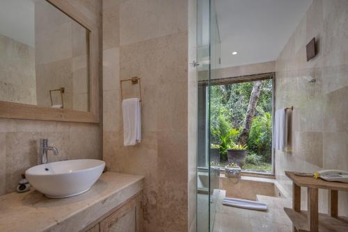 Lanai Terrace Room with Free Benefits image 4