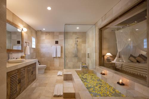 Lanai Terrace Room with Free Benefits image 5
