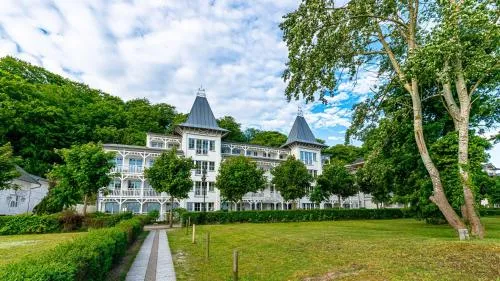 Seeschloss, App 17, direkt an der Strandpromenade, TOPLAGE in Binz, Deutschland