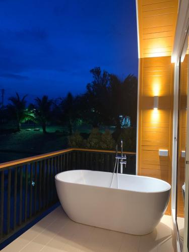 Khao Yai Baan Suan Madam บ้านสวนมาดามวังน้ำเขียว 4-Star Guesthouse lobby
