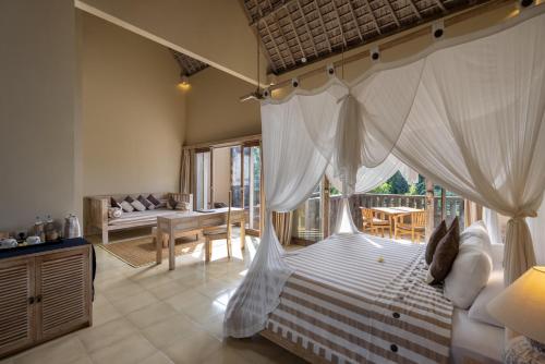 Suite with Free Benefits image 5