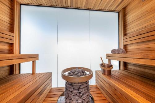 Elegant Seaview Penthouse 3BR Ensuite Luxury Retreat with Sauna and Free Parking Elegant Seaview Penthouse 3BR Ensuite Luxury Retreat with Sauna and Free Parking