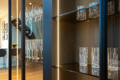 Elegant Seaview Penthouse 3BR Ensuite Luxury Retreat with Sauna and Free Parking Elegant Seaview Penthouse 3BR Ensuite Luxury Retreat with Sauna and Free Parking