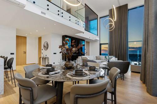 Elegant Seaview Penthouse 3BR Ensuite Luxury Retreat with Sauna and Free Parking Elegant Seaview Penthouse 3BR Ensuite Luxury Retreat with Sauna and Free Parking