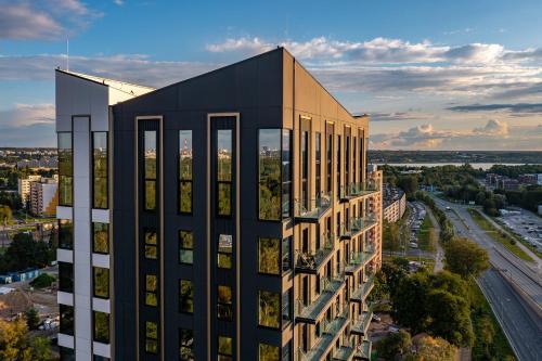 Elegant Seaview Penthouse 3BR Ensuite Luxury Retreat with Sauna and Free Parking Elegant Seaview Penthouse 3BR Ensuite Luxury Retreat with Sauna and Free Parking