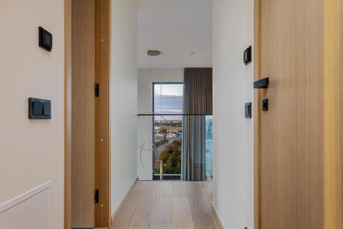 Elegant Seaview Penthouse 3BR Ensuite Luxury Retreat with Sauna and Free Parking Elegant Seaview Penthouse 3BR Ensuite Luxury Retreat with Sauna and Free Parking