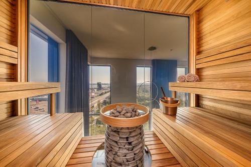 Elegant Seaview Penthouse 3BR Ensuite Luxury Retreat with Sauna and Free Parking Elegant Seaview Penthouse 3BR Ensuite Luxury Retreat with Sauna and Free Parking