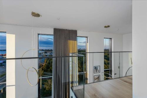 Elegant Seaview Penthouse 3BR Ensuite Luxury Retreat with Sauna and Free Parking Elegant Seaview Penthouse 3BR Ensuite Luxury Retreat with Sauna and Free Parking