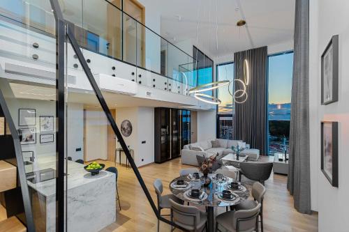 Elegant Seaview Penthouse 3BR Ensuite Luxury Retreat with Sauna and Free Parking, Tallinn