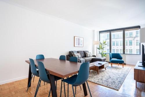 Midtown East 2BR w Doorman Gym nr Bloomingdales NYC-1352 in New York, USA