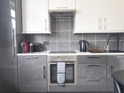 Picture of Newly Renovated Ideally Situated 2 Bedroom Flat