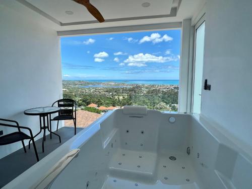 Jacuzzi bedroom with stunning sea view